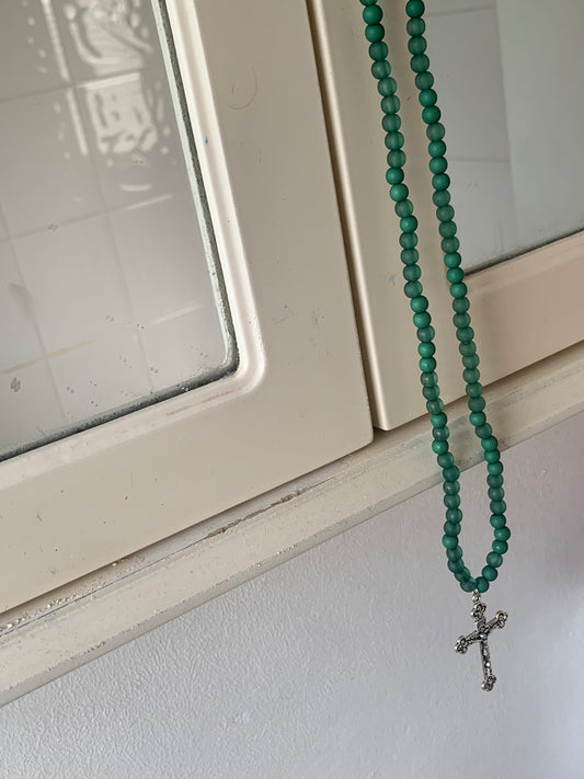 Crucifix beaded elastic necklace